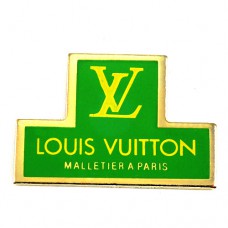 ピンバッジ・ルイヴィトンLV緑マレティエ鞄職人 VUITTON-MALLETIER PARIS LOUIS-VUITTON FRANCE