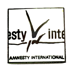 ピンバッジ・アムネスティインターナショナル白い四角 AMNESTY-INTERNATIONAL