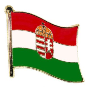 ピンバッジ・NEW!ハンガリー国旗と国章デラックス薄型キャッチ付き HUNGARY FLAG