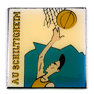 ピンバッジ・バスケットボール選手ボール球ゴール網 BASKET SCHILTIGHEIM ALSACE FRANCE