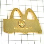 ピンバッジ・マクドナルドＭ金色ピンバッジクラブ赤 MC-DONALDS PINS-CLUB PINS-UP FRANCE