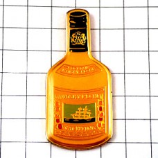 ピンバッジ・ウイスキー酒瓶ヨット帆船 WHISKY PECHE YACHING