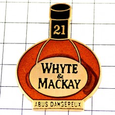 ピンバッジ・ホワイトマッケイ酒ウイスキー瓶 WHYTE&MACKAY WHISKY SCOTLAND