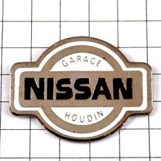 ピンバッジ・日産自動車NISSAN黒い文字