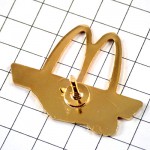 ピンバッジ・白い手のひらのうえのＭマクドナルド金色