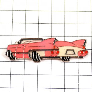 ピンバッジ・ピンク色のオールドカー車