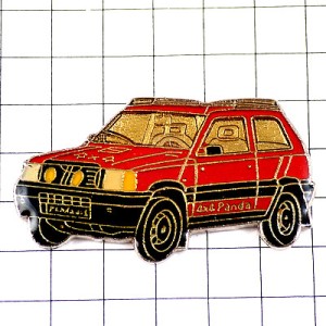 ピンバッジ・フィアッ卜四輪駆動パンダ赤い車 FIAT-PANDA FIAT ITALIA ITALY