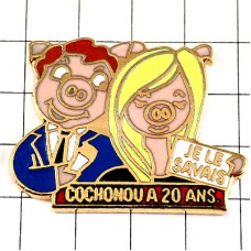 ピンバッジ・ブタ豚のカップル男女ピンク知ってたわフランス語 COCHONOU JE-LE-SAVAIS FRANCE