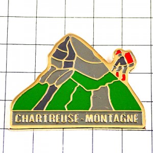 ピンバッジ・山登り赤いリュックサック登山