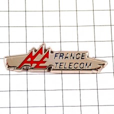 ピンバッジ・フランステレコム赤い文字ＡＡＡ