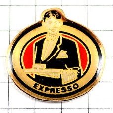 ピンバッジ・カフェのギャルソン給仕 COFFEE EXPRESSO