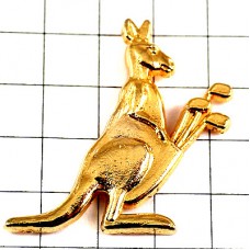 ピンバッジ・カンガルーのゴルフバッグ金色 GOLDEN GOLF KANGAROO