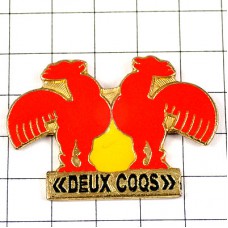 ピンバッジ・赤いニワトリ国鳥二羽の雄鶏 DEUX-COQS