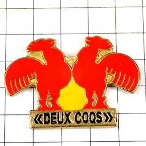 ピンバッジ・赤いニワトリ国鳥二羽の雄鶏 DEUX-COQS