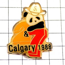 ピンバッジ・パンダ帽子カウボーイハット白オリンピック1988カルガリー冬季カナダ五輪 CALGARY-1988 CANADA