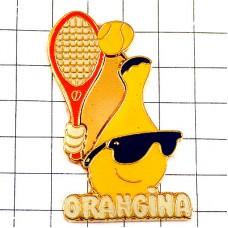 ピンバッジ・テニスするオランジーナ瓶サングラス眼鏡 ORANGINA