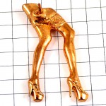 ピンバッジ・女の子の脚ストッキングにハイヒール靴ゴールド金色 GOLDEN LEGS WOMAN