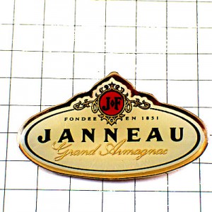 ピンバッジ・ジャノー酒アルマニャック白いブランデーのラベル型 JANNEAU ARMAGNAC