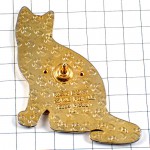 ピンバッジ・金色のネコ赤い蝶ネクタイ猫