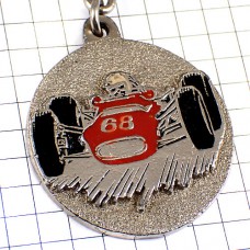 キーホルダー・赤いレースカーF1カサブランカのカー用品68番