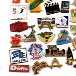 フランス ピンズ 雑貨 ヴィンテージ ピンバッジまとめて50個セット まとめ売り 大量 フレンチ ビンテージ 広告 映画カチンコ数字の５自転車ヘルメット鳥など