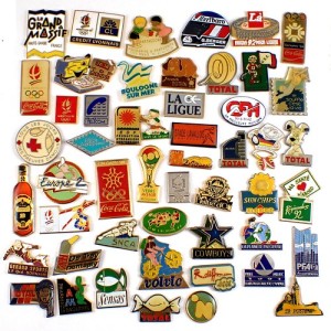 フランス ピンズ 雑貨 ヴィンテージ ピンバッジまとめて50個セット まとめ売り 大量 フレンチ ビンテージ 広告 カウボーイズ赤十字ウイスキー犬など