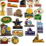 フランス ピンズ 雑貨 ヴィンテージ ピンバッジまとめて50個セット まとめ売り 大量 フレンチ ビンテージ 広告 カウボーイズ赤十字ウイスキー犬など
