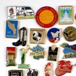 フランス ピンズ 雑貨 ヴィンテージ ピンバッジまとめて50個セット まとめ売り 大量 フレンチ ビンテージ 広告 ヘルメット女の子キャノン印刷ウエスタンブーツなど