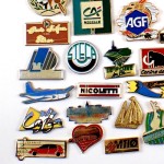 フランス ピンズ 雑貨 ヴィンテージ ピンバッジまとめて50個セット まとめ売り 大量 フレンチ ビンテージ 広告 四つ葉のクローバー猟犬ルノー香水瓶など