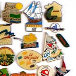 フランス ピンズ 雑貨 ヴィンテージ ピンバッジまとめて50個セット まとめ売り 大量 フレンチ ビンテージ 広告 スキー熊パレット映画カチンコ虎コニカ帆船など