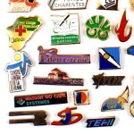 フランス ピンズ 雑貨 ヴィンテージ ピンバッジまとめて50個セット まとめ売り 大量 フレンチ ビンテージ 広告 握手イルカ赤十字フランステレコムEU欧州連合など