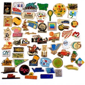 フランス ピンズ 雑貨 ヴィンテージ ピンバッジまとめて50個セット まとめ売り 大量 フレンチ ビンテージ 広告 山羊座イチゴのタルト高跳びカウボーイ人参など