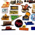 フランス ピンズ 雑貨 ヴィンテージ ピンバッジまとめて50個セット まとめ売り 大量 フレンチ ビンテージ 広告 山羊座イチゴのタルト高跳びカウボーイ人参など