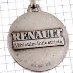 キーホルダー・ルノーの赤いトラック大型車シルバー銀色運転手 RENAULT FRANCE