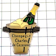 ピンバッジ・シャンパーニュ酒シャルルドカザノヴの瓶シャンパン冷却 CAZANOVE CHAMPAGNE