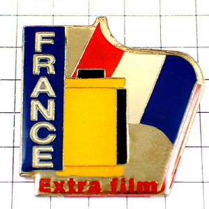 ピンバッジ・フランス国旗と写真のフィルム撮影