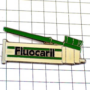 ピンバッジ・緑色の歯ブラシ歯みがき歯医者さん FLUOCARIL