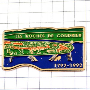 ピンバッジ・レ・ロシュ＝ド＝コンドゥリュー町ローヌ川 LES-ROCHES-DE-CONDRIEU CONDRIEUX COTES-DU-RHONE FRANCE