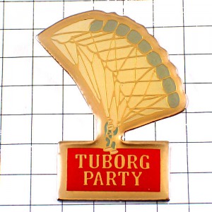 ピンバッジ・ツボルグ社ビール王冠デンマークのお酒 TUBORG BEER