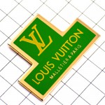 ピンバッジ・ルイヴィトンLV緑マレティエ鞄職人 VUITTON-MALLETIER PARIS LOUIS-VUITTON FRANCE