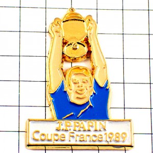 ピンバッジ・サッカー選手ジャン＝ピエール・パパン1989年 OLYMPIQUE-DE-MARSEILLE JEAN-PIERRE-PAPIN