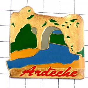 ピンバッジ・アルデシュ渓谷ヴァロン＝ポン＝ダルク天然の橋  ARDECHE RIVER DEPARTEMENT FRANCE