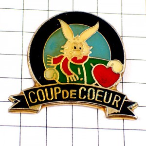 ピンバッジ・ハートを持ったウサギ兎マフラー赤 COUP-DE-COEUR RABBIT FRANCE