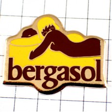 ピンバッジ・こんがり日焼けした女の子 BERGASOL PINUP