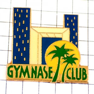 ピンバッジ・ラデファンスのグランダルシュ建物パリ高層ビル群ヤシの木 GYMNASE-CLUB PARIS