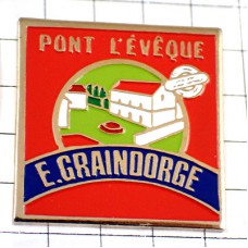 ピンバッジ・ポンレヴェック赤い屋根の家チーズ会社 GRAINDORGE PONT-L-EVEQUE