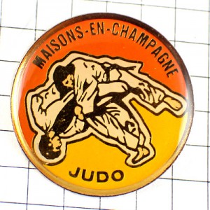 ピンバッジ・柔道クラブ試合中投げ MAISONS-EN-CHAMPAGNE JUDO FRANCE