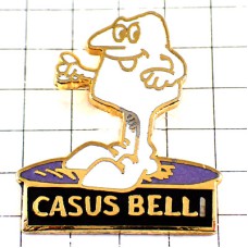 ピンバッジ・白い人の大きな靴 CASUS-BELLI