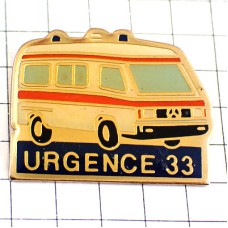 ピンバッジ・救急車メルセデスベンツ赤いライン線 URGENCE-33 EMERGENCY AMBULANCE FRANCE