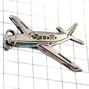 ピンバッジ・銀色シルバー飛行機プロペラ航空機 AEROSPATIALE SOCHATA TB700 FRANCE